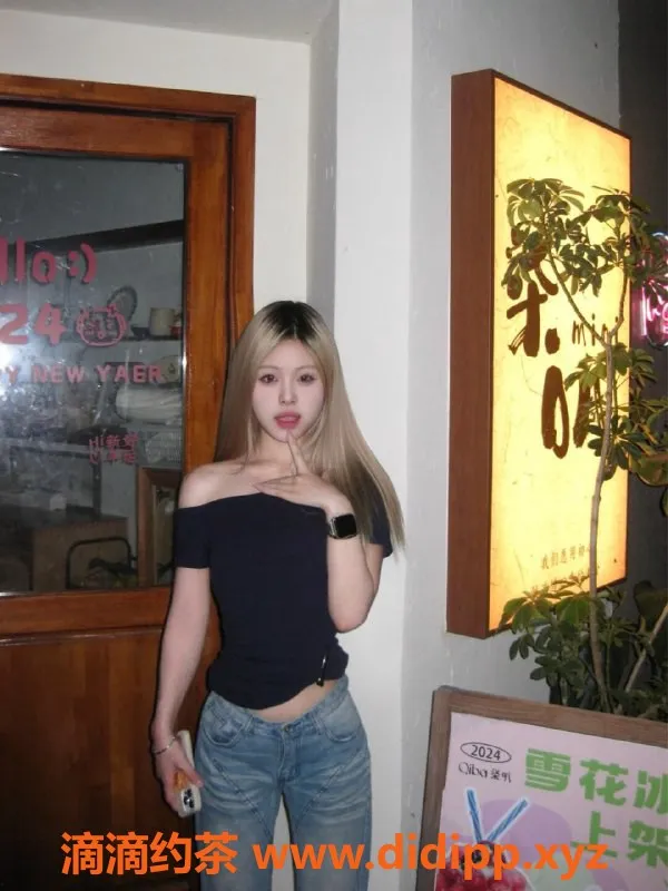 潍坊楼凤-高新区小白 162cm 18岁 800元包夜4500