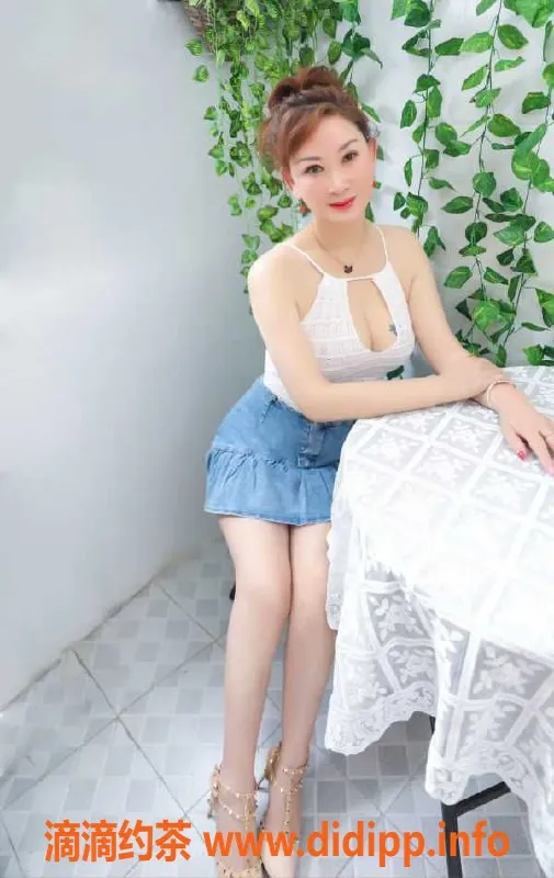 深圳楼凤-罗湖丰满熟妇晴，38岁163cm大波妹，300元起