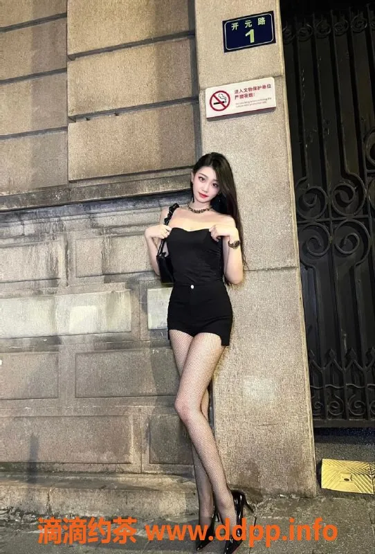 烟台楼凤-福山区176小女模，身材S很诱人