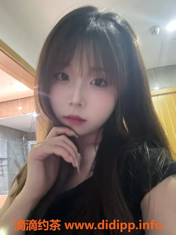 台州楼凤-台州温岭19岁艺人饭饭，身高160cm，C+围！