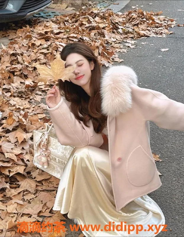 杭州楼凤-杭州西湖清纯美少女夏雨，身高164，43kg，1200元体验