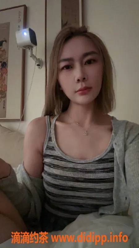 成都楼凤-成华区御姐言言，性感大长腿，亲密服务