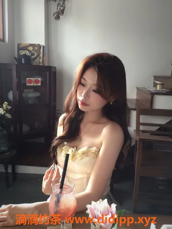 潍坊楼凤资源信息,奎文区小白，18岁，165cm，95斤，800元服务