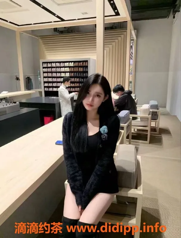 赣州楼凤-章贡苪苪，身高168，价格800，服务多样