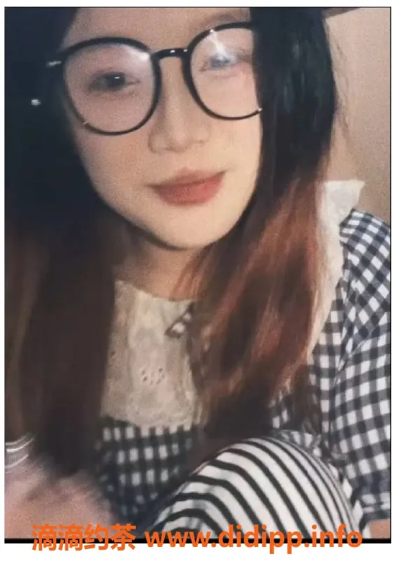 赣州楼凤-清纯18岁邻家妹妹依依，162cm，50kg，服务全力配合