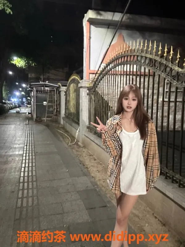 台州楼凤-台州穗穗，19岁165cm，44kg，600元喝茶