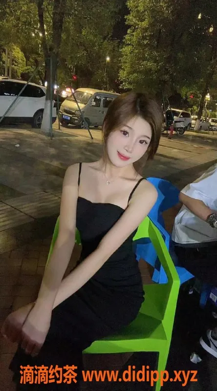 成都楼凤-成都颜值车桃子，161cm、90斤、服务600元