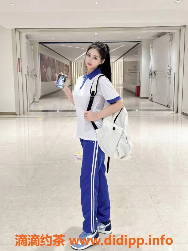 赣州楼凤-顶级校妹倩倩，165cm清纯可爱兼职妹子