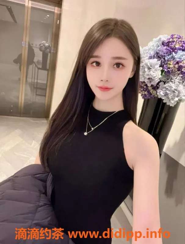 赣州楼凤-章贡香奈儿，05年嫩妹，36C皮肤白皙，800元起