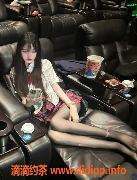 赣州楼凤-章贡小羽：168cm青春嫩妹，课费800起