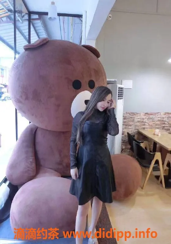 东莞楼凤-岚岚：24岁160cm，45kg迷人身材，夜课2800