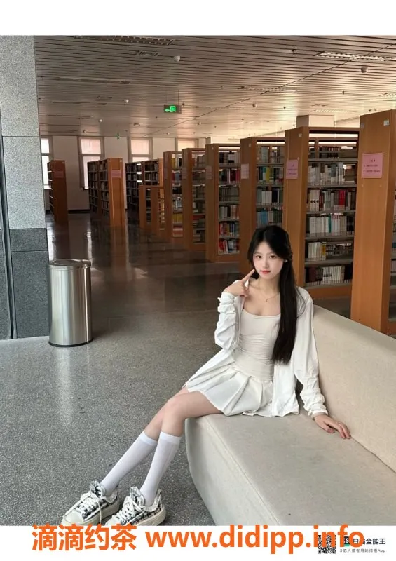 赣州楼凤-18岁波霸菜菜，身高165cm，价格700p