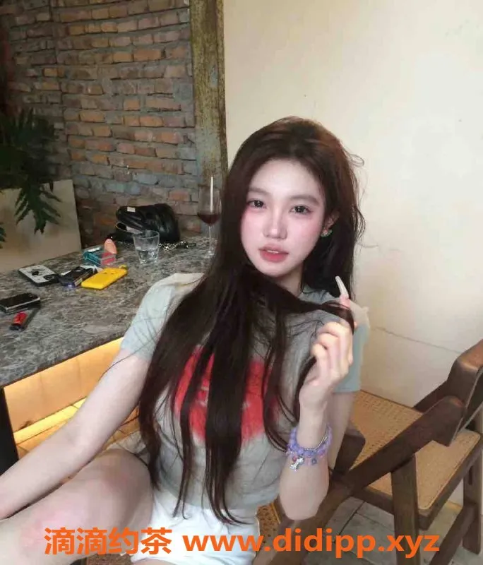 乌鲁木齐外围-乌市极品网红舞蹈系美女，169cm/96斤，3000元/次