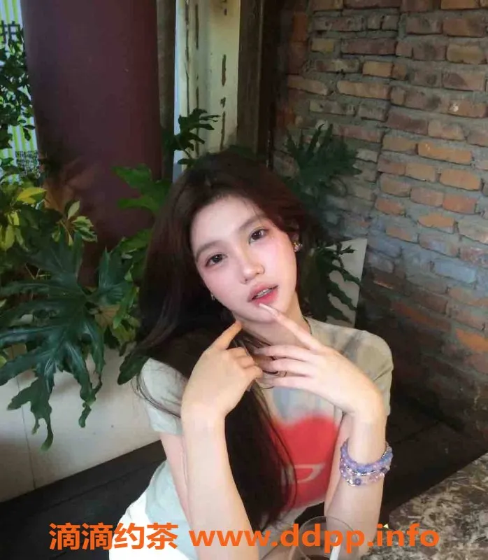 乌鲁木齐外围-乌市极品网红舞蹈系美女，169cm/96斤，3000元/次