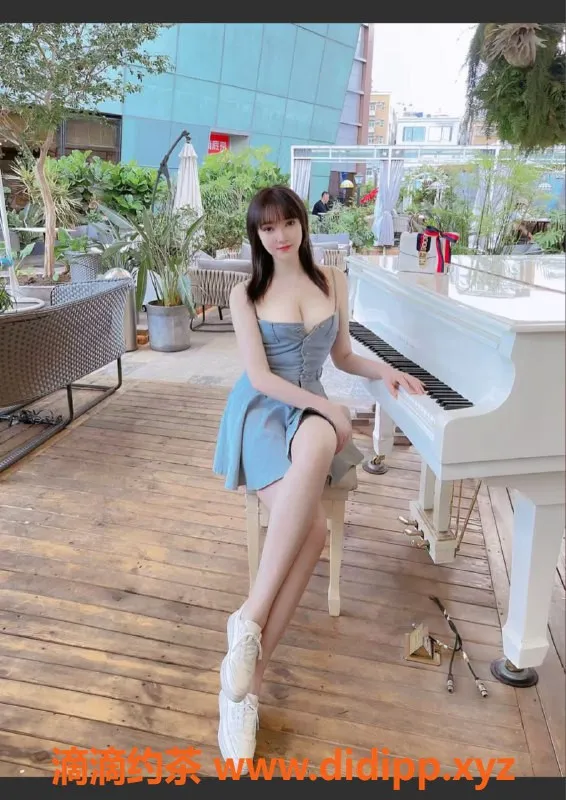 赣州楼凤-草莓，172cm高颜值白嫩妹子，700元全套