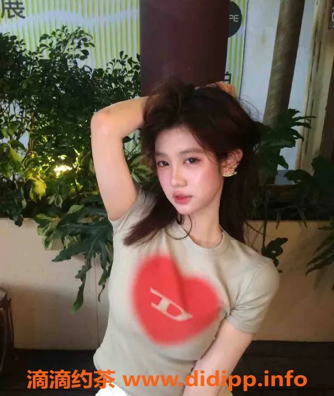 乌鲁木齐外围-乌市极品网红在读舞蹈系，169cm D罩杯