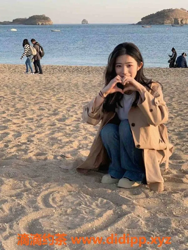 赣州楼凤-大三空乘兼职美眉，171cm D杯，完美比例