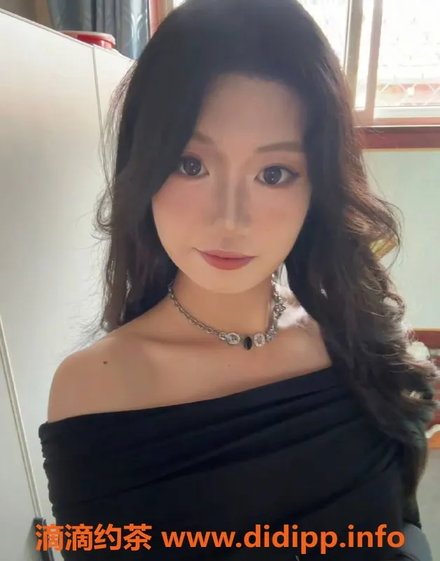 赣州楼凤-澜花，167cm大学生，B+胸围，兼职服务