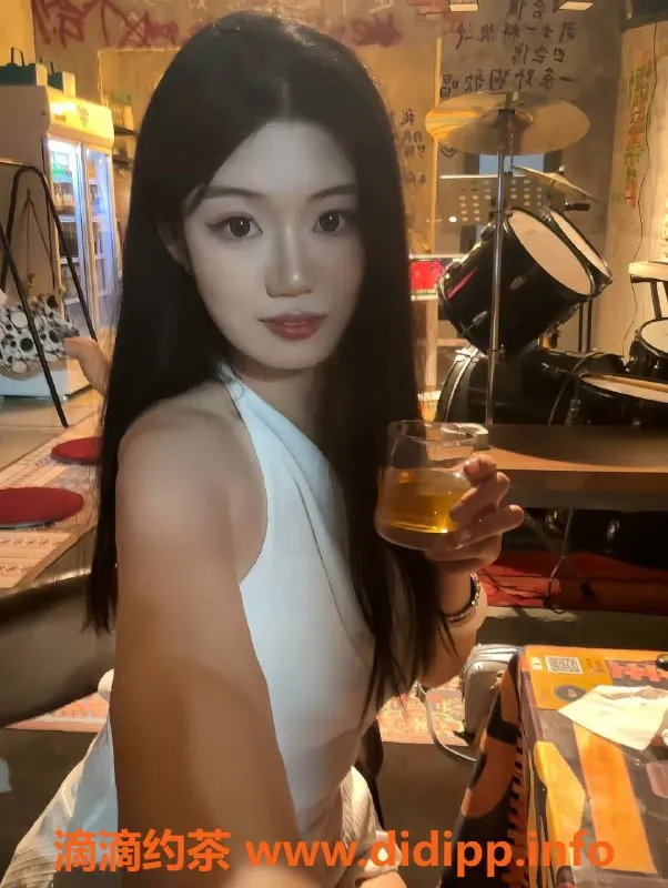 赣州楼凤-澜花，167cm大学生，B+胸围，兼职服务