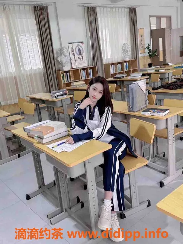 乌鲁木齐外围-乌市04年学生，170cm，90斤，温柔乖巧