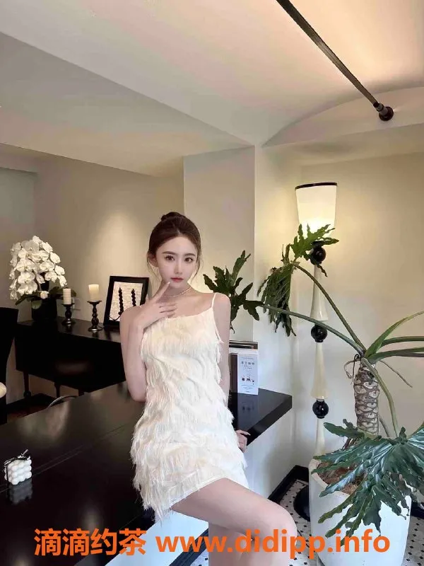 乌鲁木齐外围-乌市00后瑜伽女教师，86斤马甲线