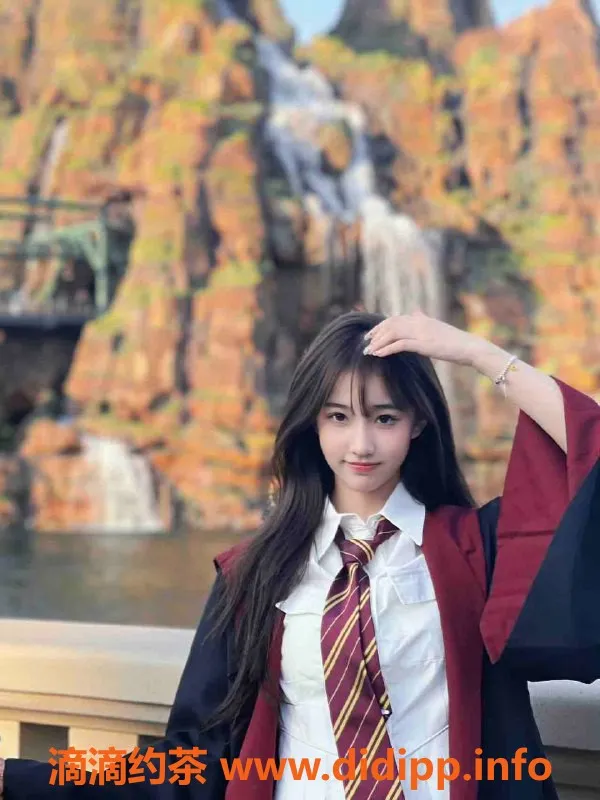 乌鲁木齐外围-乌市极品校花—168cm超长腿，3000元精彩体验