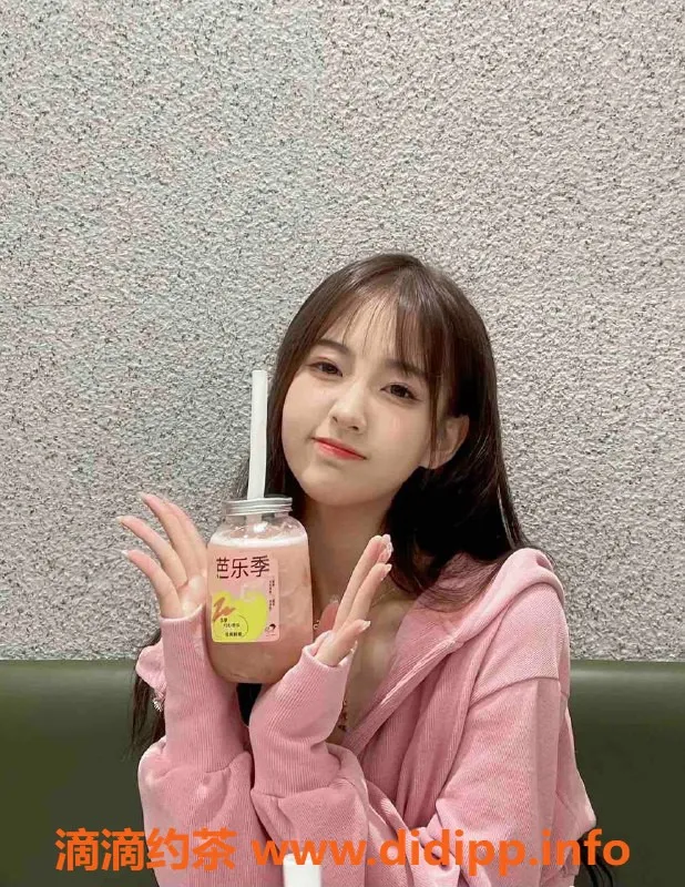 乌鲁木齐外围-乌市极品校花—168cm超长腿，3000元精彩体验