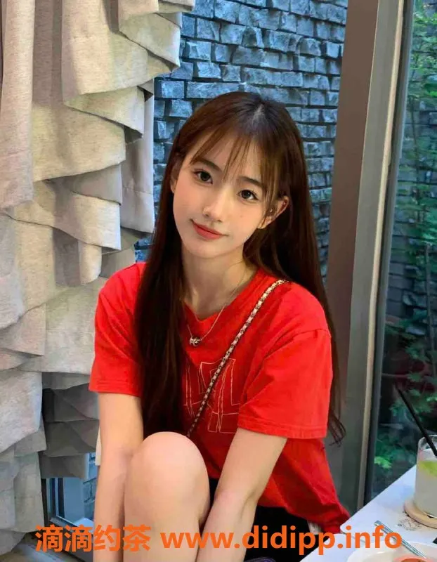 乌鲁木齐外围-乌市极品校花—168cm超长腿，3000元精彩体验