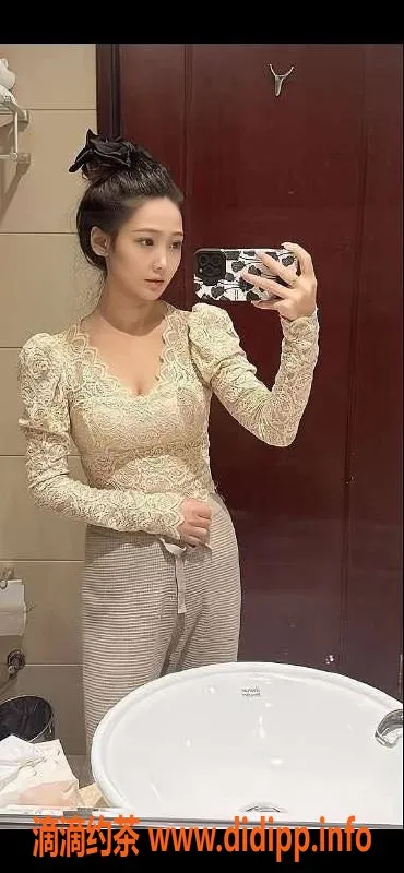 乌鲁木齐外围-乌市170D极品小纯，学生兼职服务，3000起