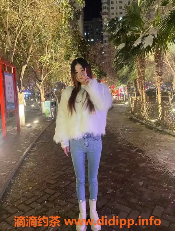 郑州楼凤-佳琪，18岁小妹，身高166cm，服务多样，价格实惠