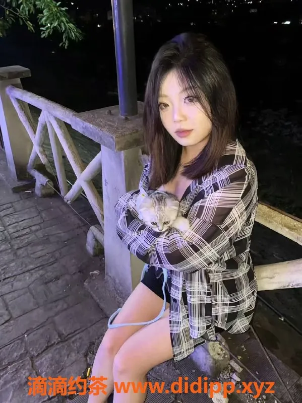 成都楼凤-武侯区幸运嫩妹，超高服务态度体验