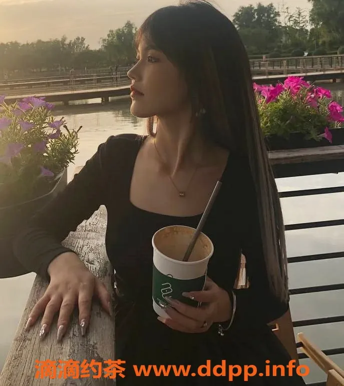 上海楼凤-徐汇区彤彤，1400元45分钟，2200元80分钟