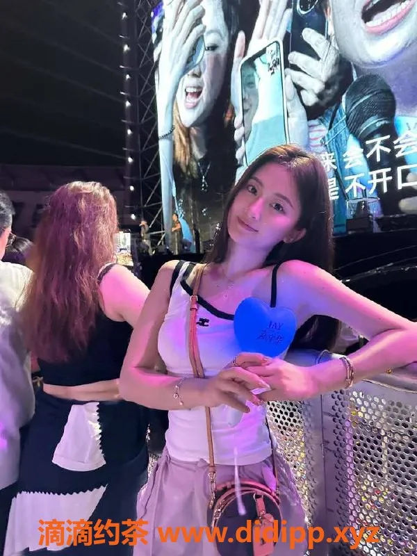 乌鲁木齐外围-乌市21岁清纯在校生，甜美活力只需3000元