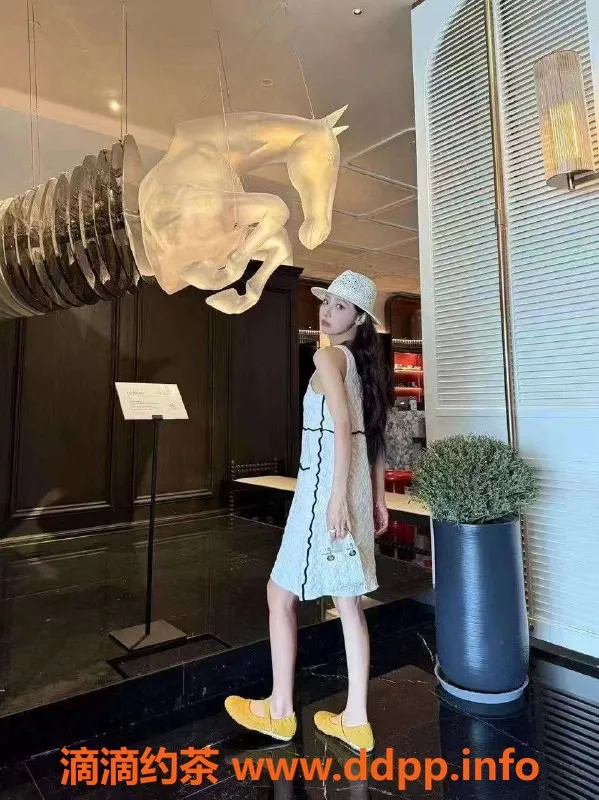 乌鲁木齐外围-乌市新人网红模特173高挑，C罩杯只需3000起！