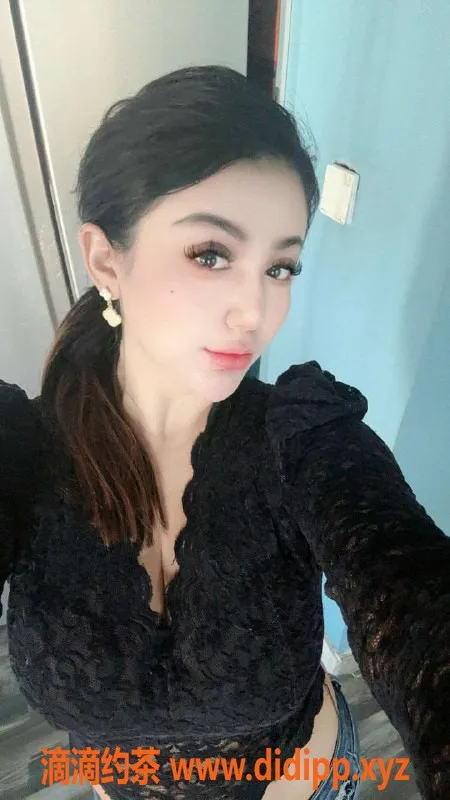 乌鲁木齐外围-乌市25岁大圈妹子，168cm，102斤，3000元起