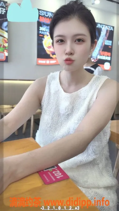 郑州楼凤资源信息,金水区23岁子涵 167cm/52kg 36C专业莞式服务