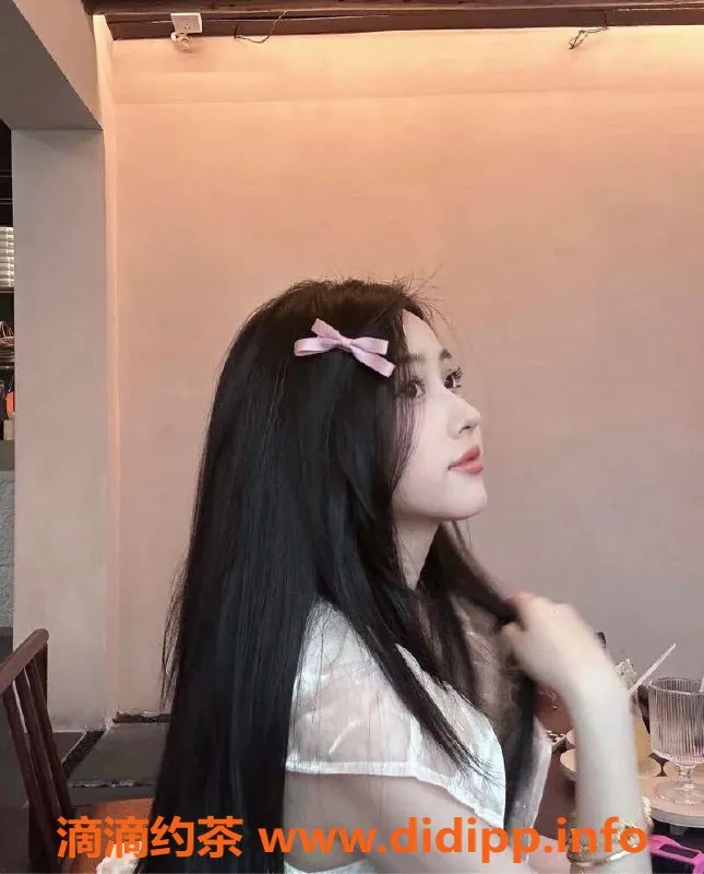 乌鲁木齐外围-乌市清纯学生兼职，168cm大长腿，3000元起