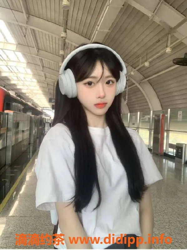 乌鲁木齐楼凤资源信息,圈外女友05后，168高挑身材，粉嫩桃穴体验