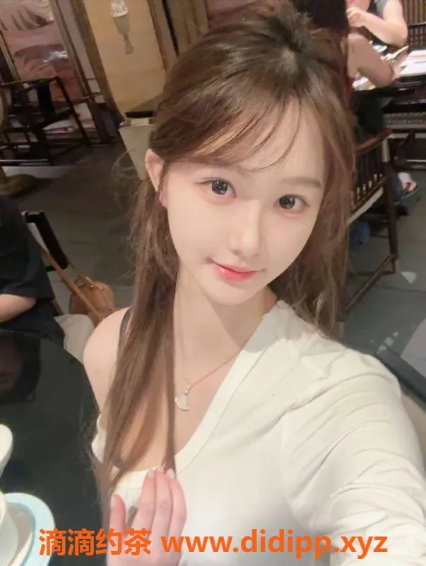 乌鲁木齐楼凤-极品小纯 大学生兼职 可纯可御 皮肤雪白