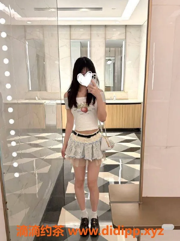 乌鲁木齐楼凤-清纯在校学生，165身高温柔可爱，85体重