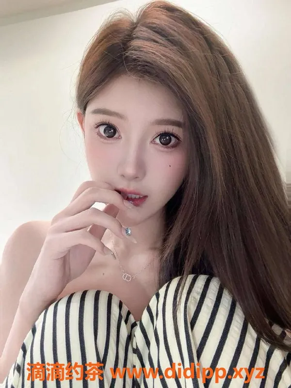 乌鲁木齐楼凤-粉嫩少女艺术生，170高92斤 C罩杯服务