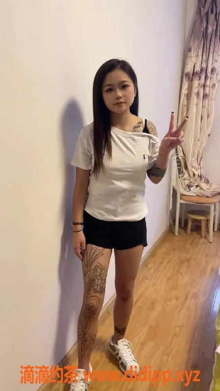 昆明楼凤-官渡小雨，600起，制服丝袜诱惑等你来体验