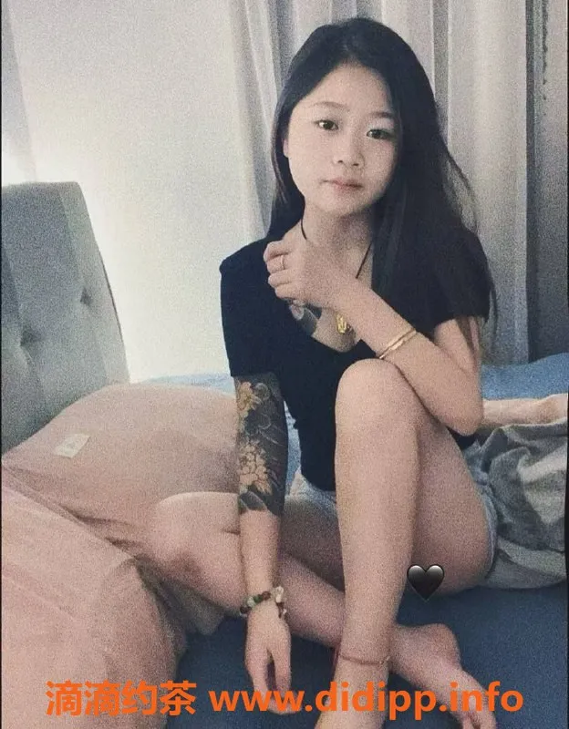 昆明楼凤-官渡小雨，600起，制服丝袜诱惑等你来体验