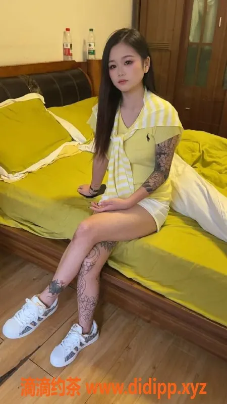 昆明楼凤-官渡小雨，600起，制服丝袜诱惑等你来体验