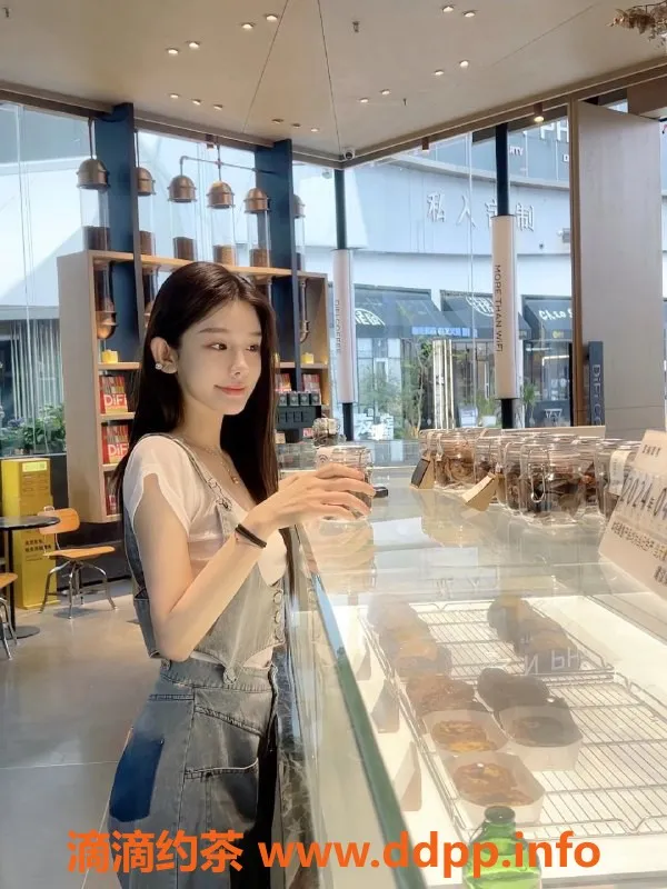 广州楼凤-白云区20岁医科大学学妹希然，165cm 41kg 32C