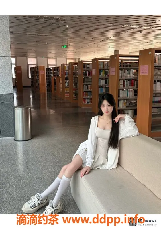 赣州楼凤-18岁波霸菜菜，165cm，36D，服务一流