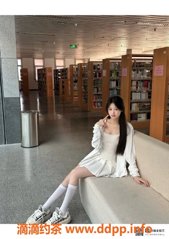 赣州楼凤-18岁波霸菜菜，165cm，36D，服务一流