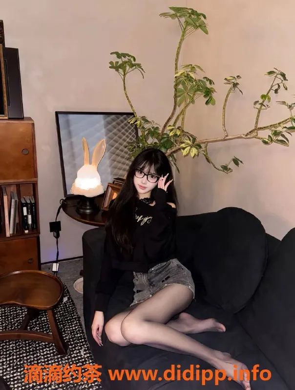 嘉兴楼凤-静香｜嘉兴女大学生，167cm身材，黑丝眼镜妹