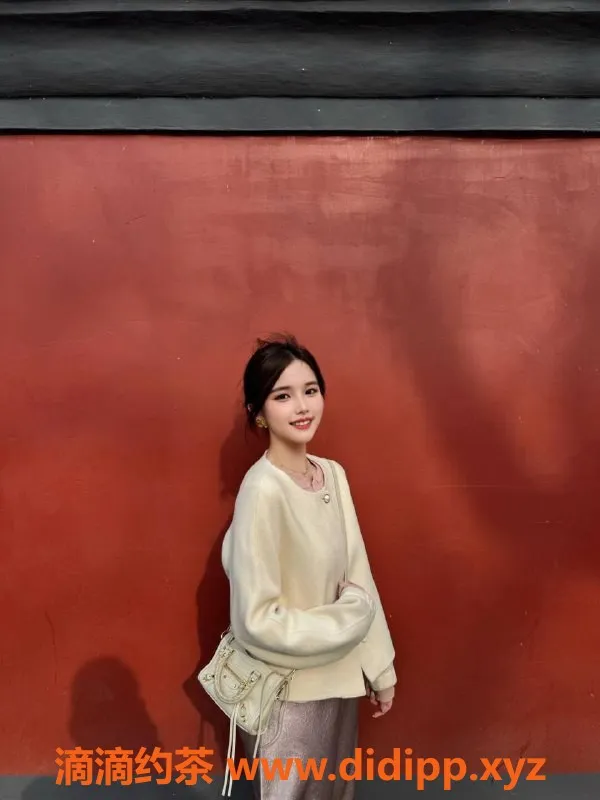 北京楼凤-朝阳三里屯乖巧可爱诗艺，163高95身材