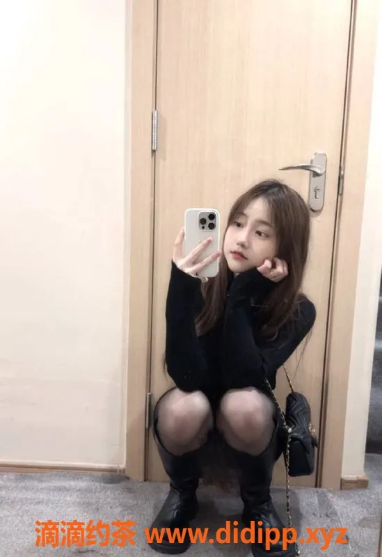 成都楼凤-成华区嫩妹苒苒，160cm，45kg，500元起